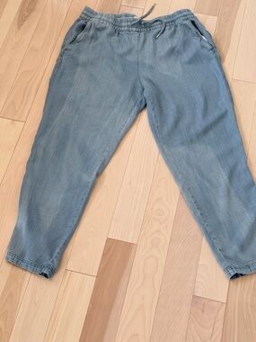 H&M Light Blue Chambray Joggers – Size 10 – Excellent Condition 💙